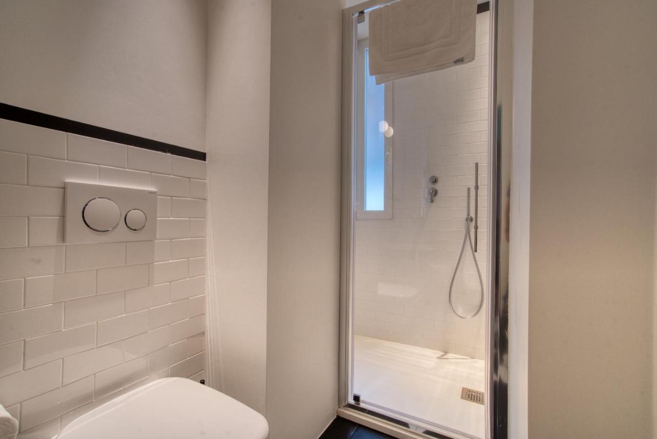 Dimora Claudia - Elegante Matrimoniale Con Bagno, Private Rooms, Self Check In, No Reception ミラノ エクステリア 写真