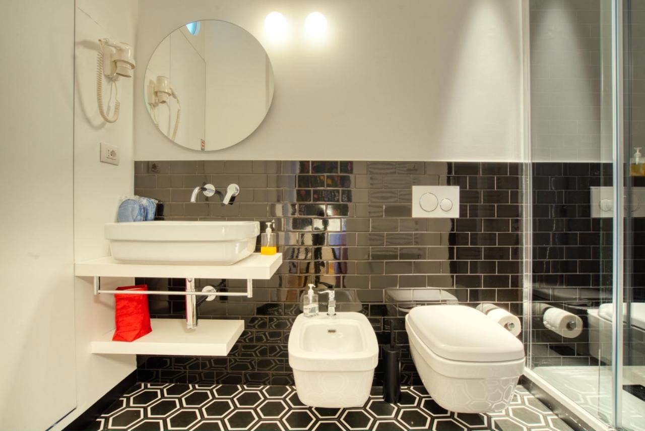 Dimora Claudia - Elegante Matrimoniale Con Bagno, Private Rooms, Self Check In, No Reception ミラノ エクステリア 写真