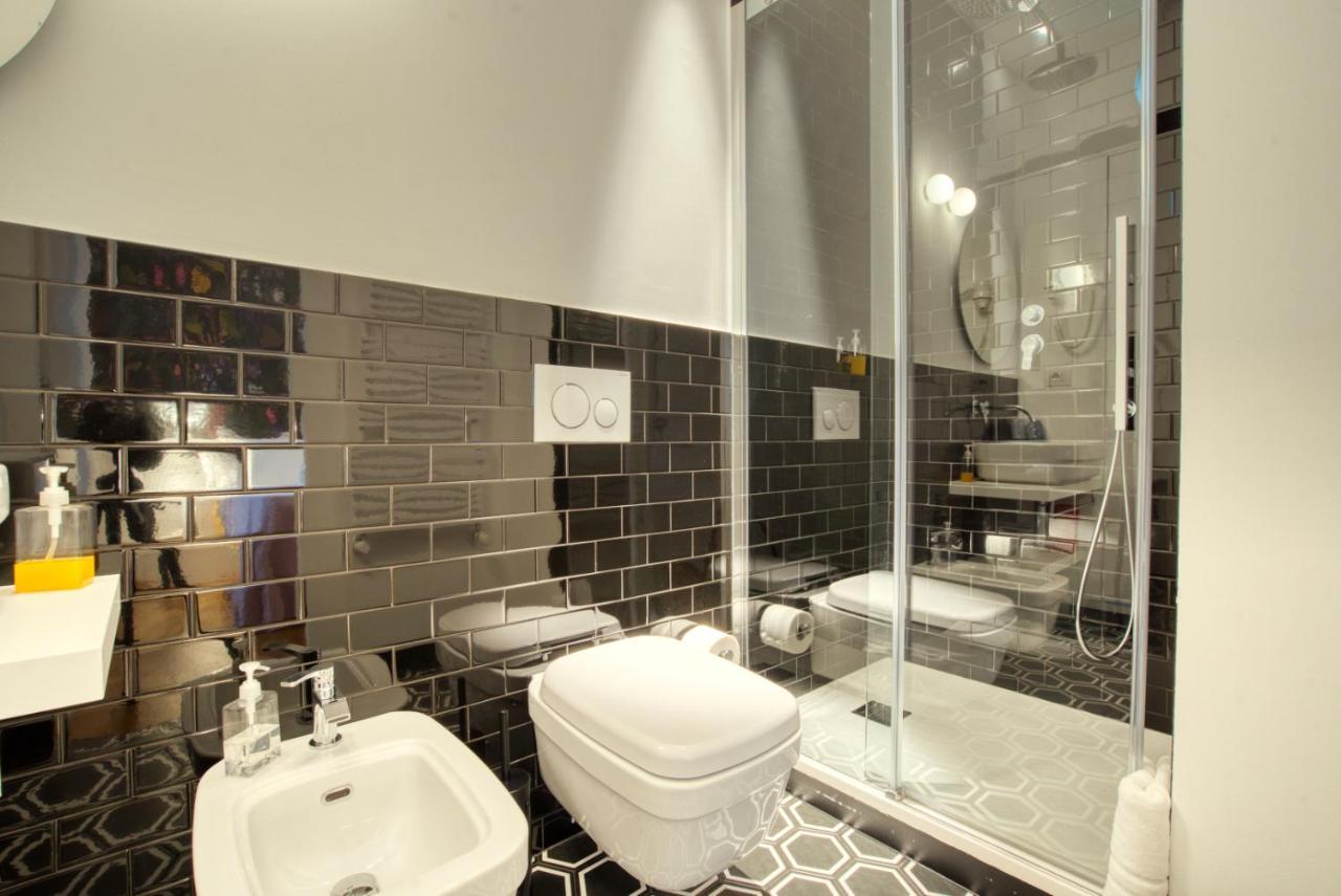 Dimora Claudia - Elegante Matrimoniale Con Bagno, Private Rooms, Self Check In, No Reception ミラノ エクステリア 写真